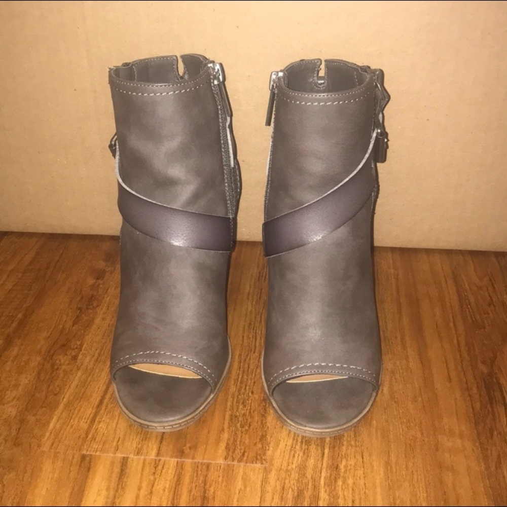 Dolce Vida Peep toe open back bootie-EUC